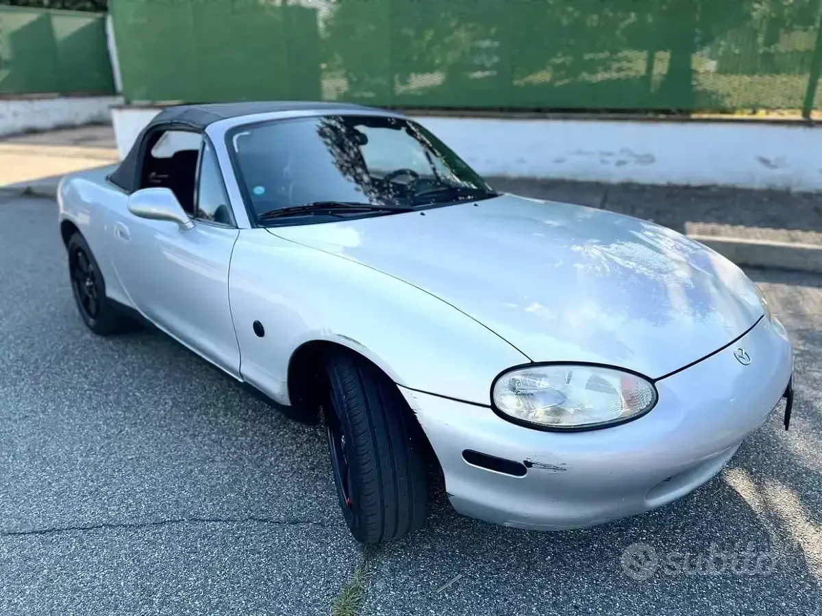 Usata Mazda MX5 110 CV (80 kW) 1999 Grigio Cabrio