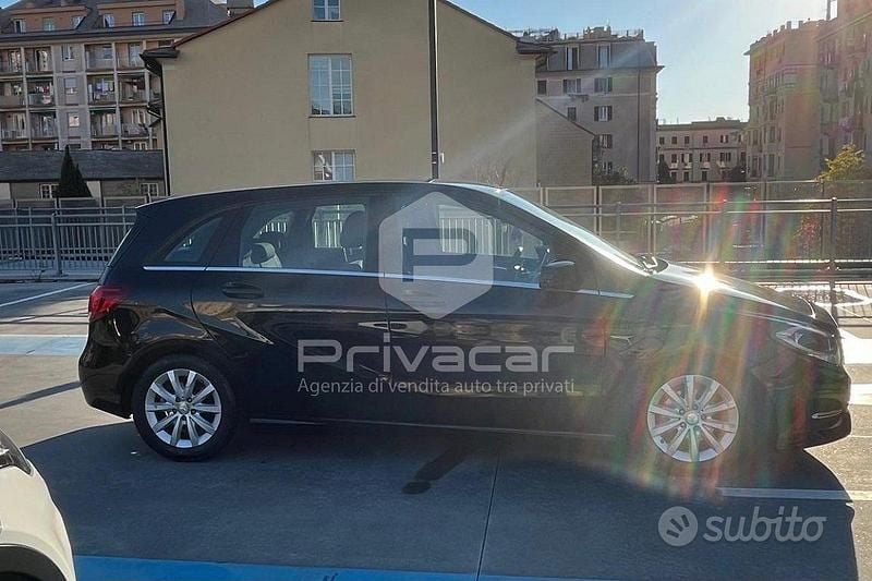 Usata Mercedes B180 Executive 109 CV (80 kW) 2015 Nero Monovolume