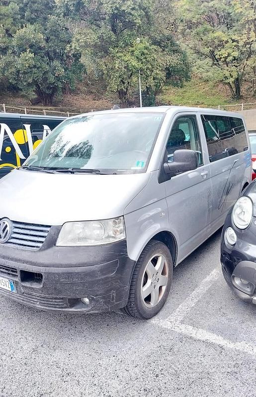 Usata VW Caravelle 174 CV (127 kW) 2006 Grigio Monovolume