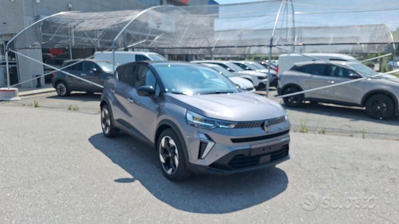Grigio Nuova 2025 Renault Captur Techno SUV | 23.750 € (Buon prezzo) - Immagine 1/4