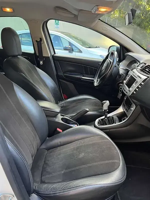 Usata Lancia Delta 120 CV (88 kW) 2010 Utilitaria
