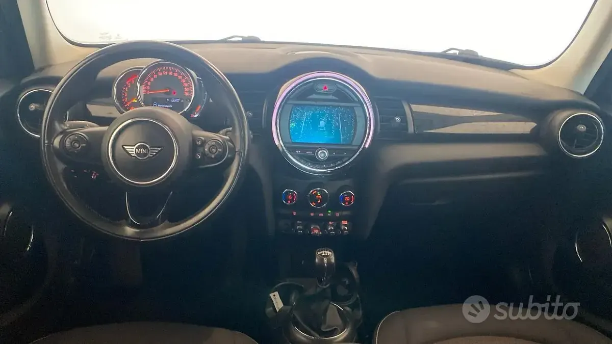 Usata Mini Cooper D 116 CV (85 kW) 2019 Verde Utilitaria