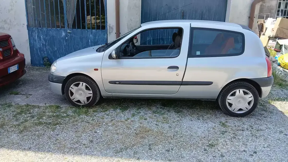Usata Renault Clio 58 CV (42 kW) 2000 Grigio Berlina