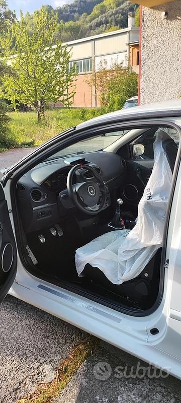 Usata Renault Clio II R.S. 200 CV (147 kW) 2009 Bianco Berlina