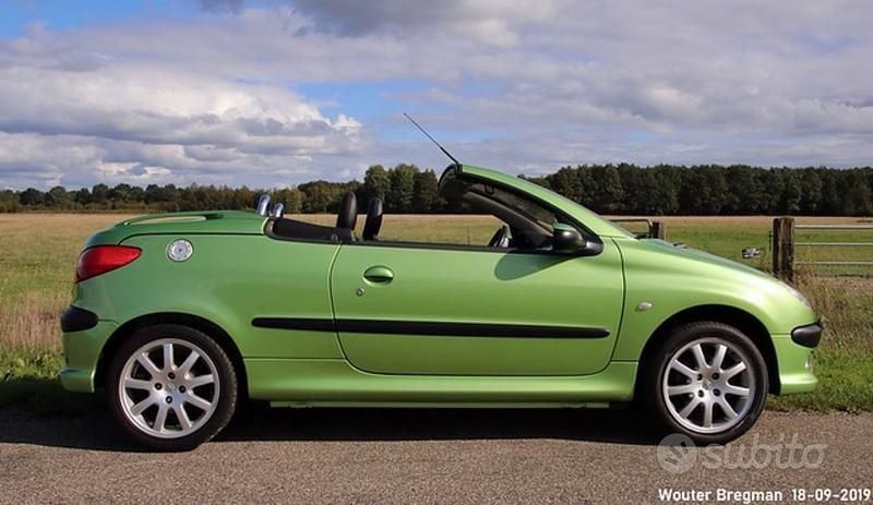 Usata Peugeot 206 CC 109 CV (80 kW) 2001 Verde Cabrio