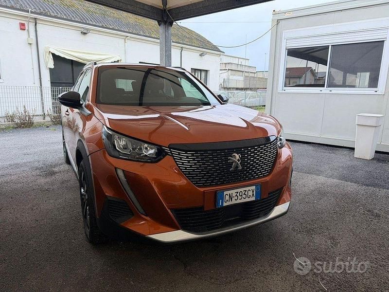 Usata Peugeot 2008 Allure 101 CV (74 kW) 2023 Arancione SUV