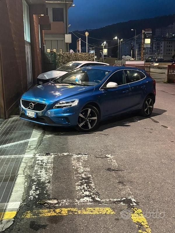 Usata Volvo V40 R-Design 2019 Blu Berlina
