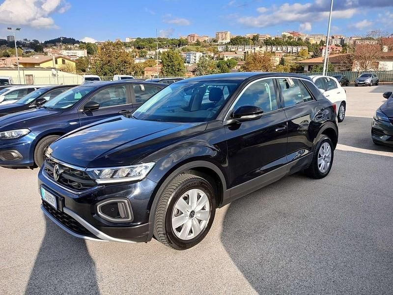 Nero Usata 2022 VW T-Roc Life SUV | 17.999 € (Buon prezzo) - Immagine 1/4
