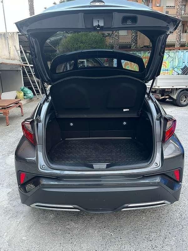 Usata Toyota C-HR Trend 152 CV (111 kW) 2022 Grigio SUV
