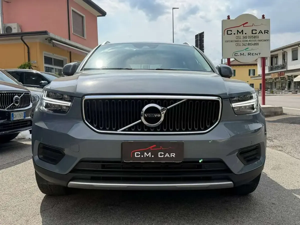 Usata Volvo XC40 Momentum 129 CV (94 kW) 2022 Grigio SUV