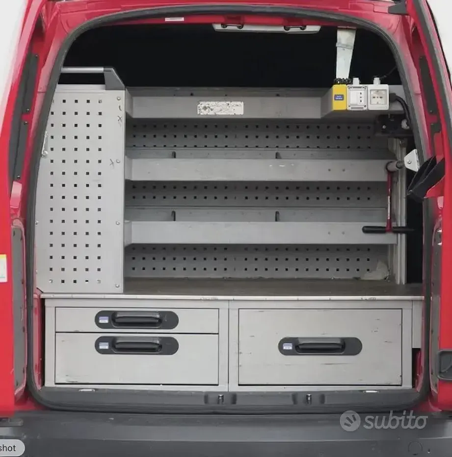 Begagnad VW Caddy 110 HK (80 kW) 2015 Röd Minibuss