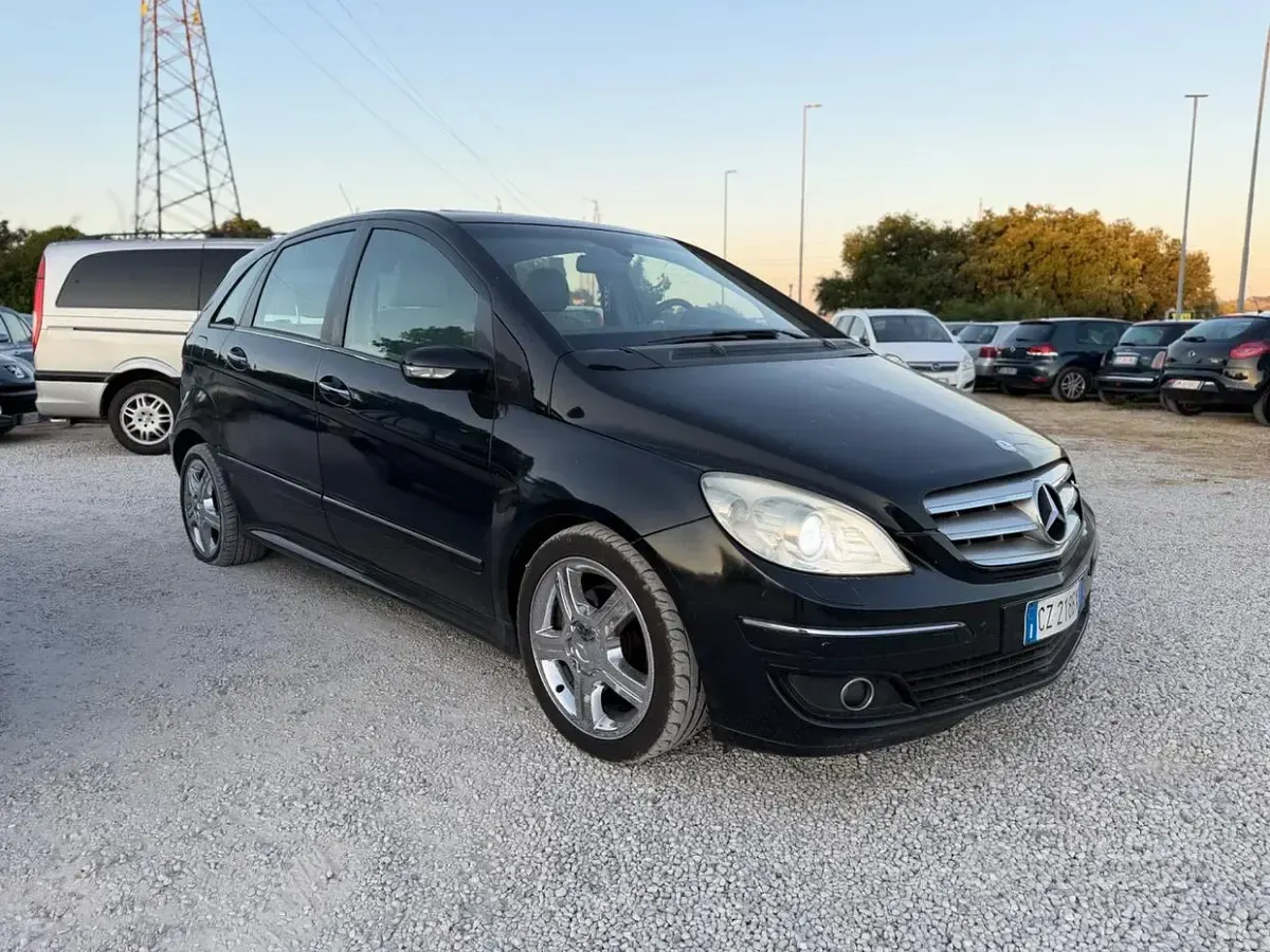 Usata Mercedes B200 140 CV (102 kW) 2005 Nero Monovolume
