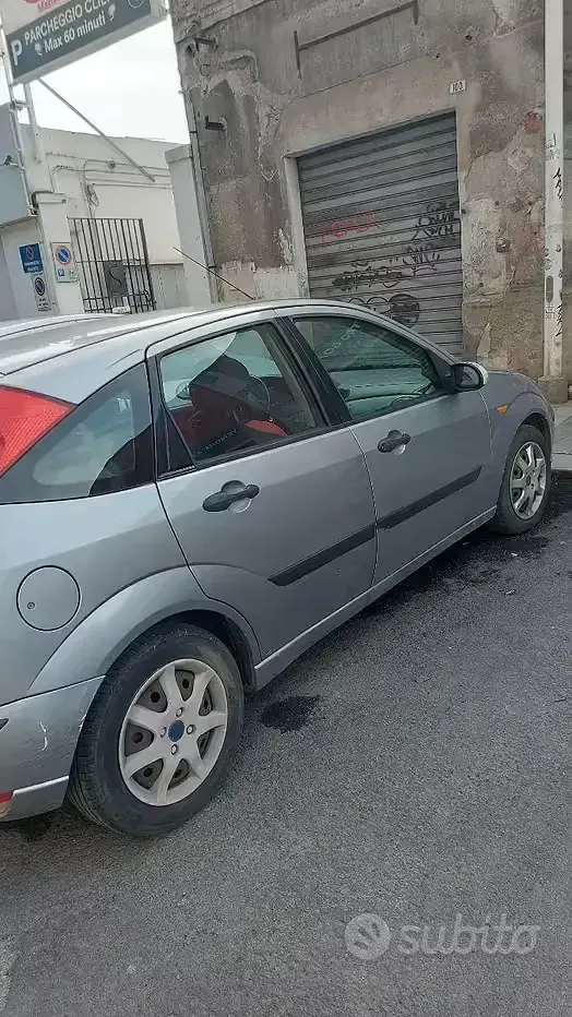 Usata Ford Focus 100 CV (73 kW) 2004 Grigio Berlina