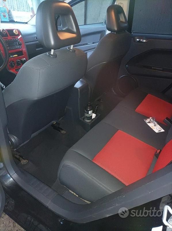 Usata Dodge Caliber 140 CV (102 kW) 2008 Nero Utilitaria