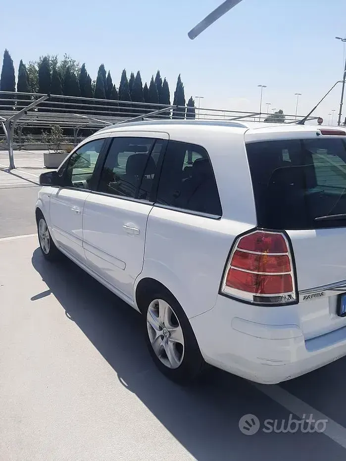 Usata Opel Zafira 110 CV (80 kW) 2014 Bianco Monovolume