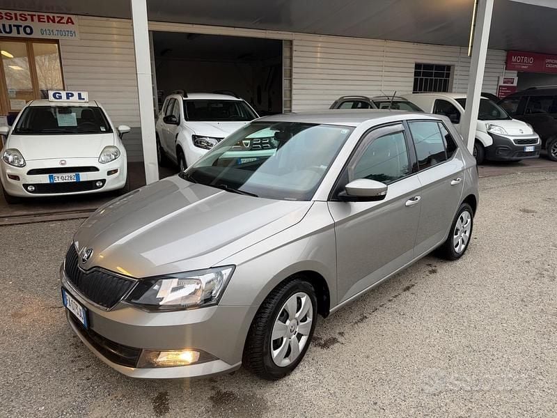 Usata Skoda Fabia Ambition 75 CV (55 kW) 2015 Grigio Berlina