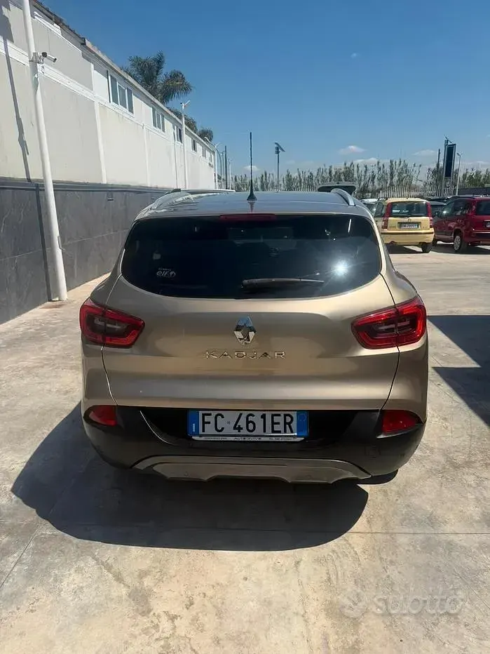 Second-hand Renault Kadjar Intens 131 CP (96 kW) 2016 Galben SUV
