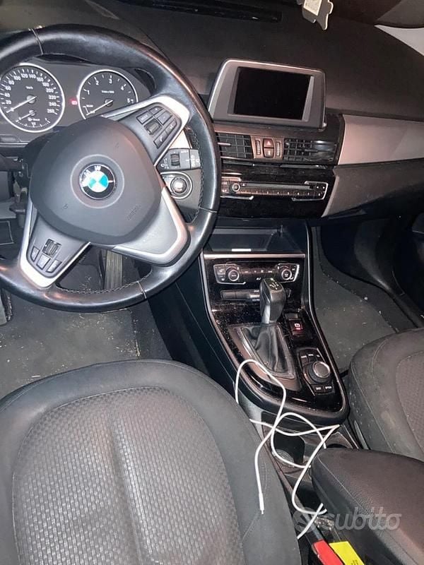 Usata BMW 218 Active Tourer Luxury Line 150 CV (110 kW) 2015 Nero Monovolume