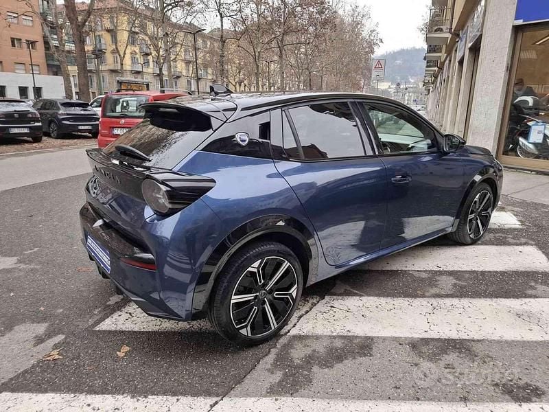 Usata Lancia Ypsilon 101 CV (74 kW) 2025 Blu metallizzato Utilitaria