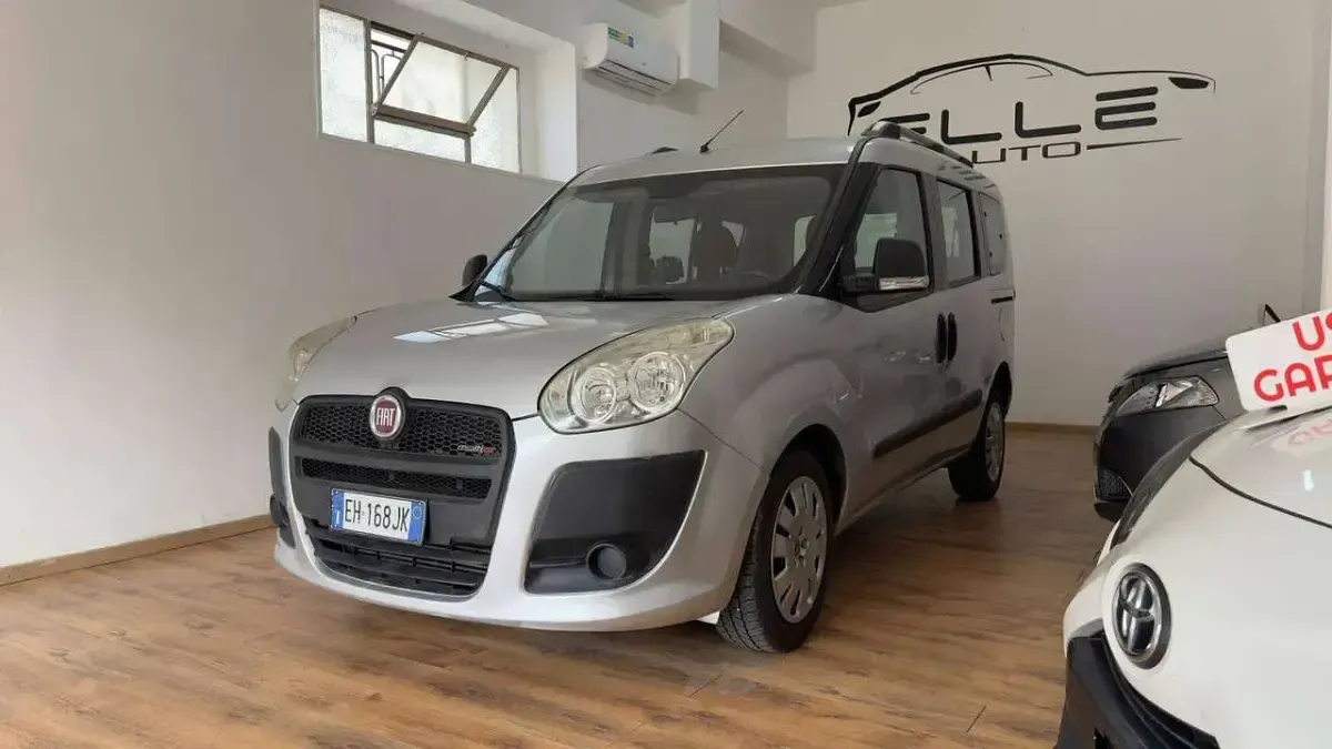 Usata Fiat Doblò Dynamic 105 CV (77 kW) 2011 Grigio Monovolume