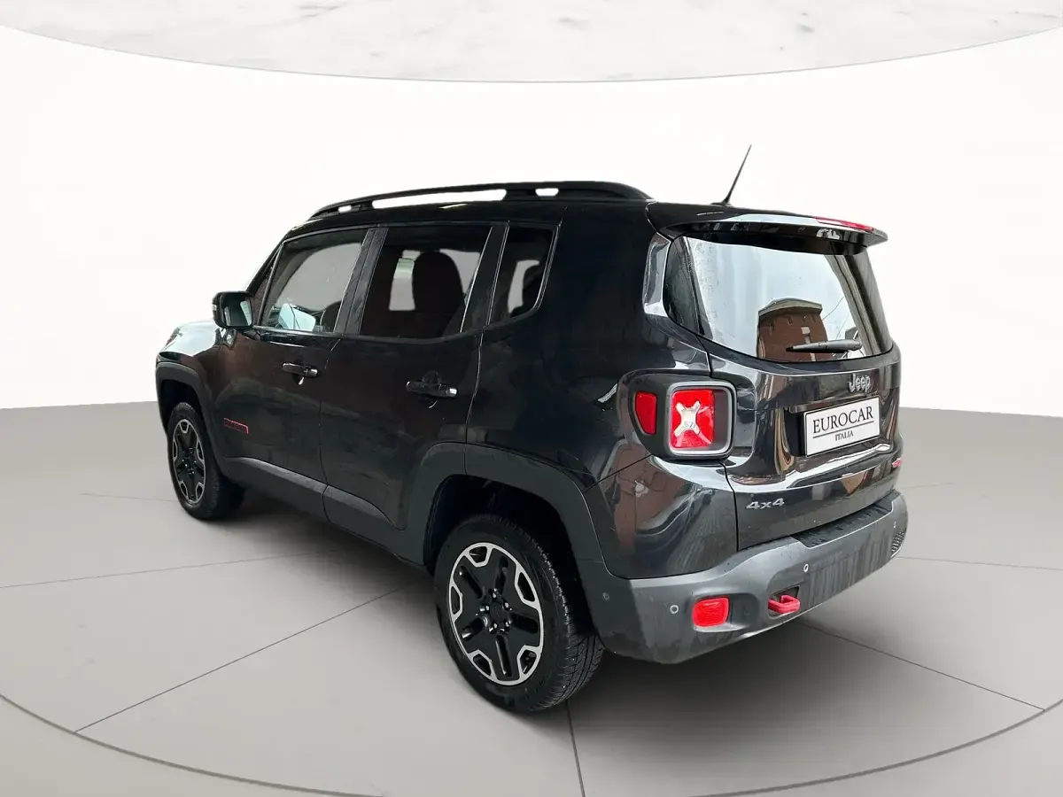 Usado Jeep Renegade Trailhawk 170 CV (125 kW) 2016 Negro SUV