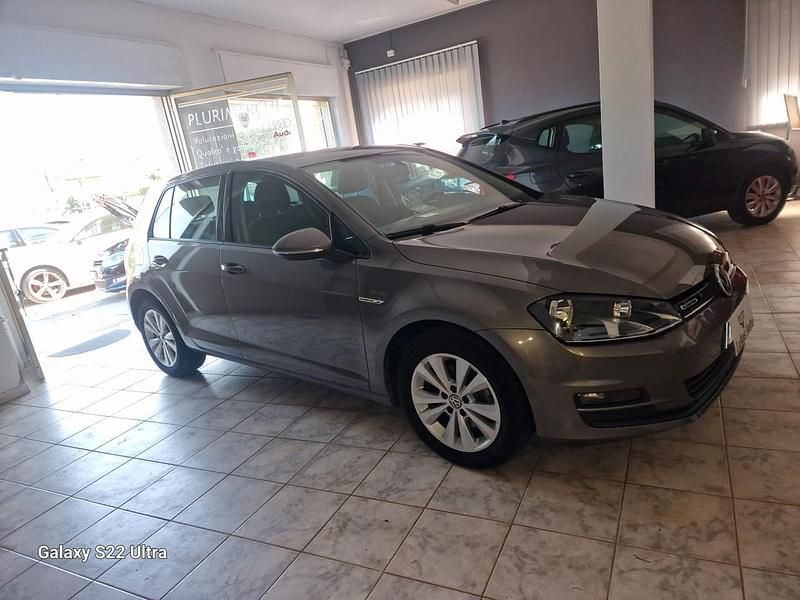 Usata VW Golf VII Trendline 110 CV (80 kW) 2016 Argento Berlina