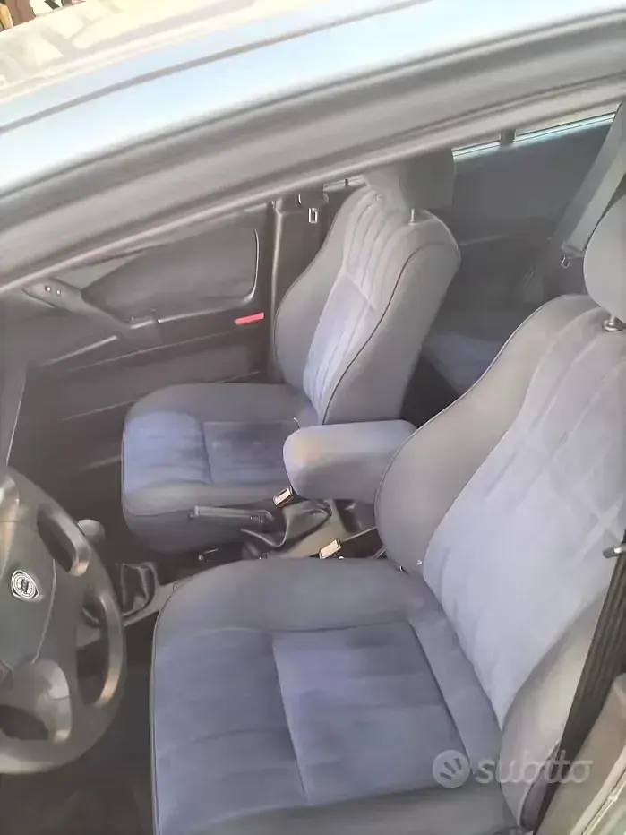 Usata Lancia Delta 103 CV (75 kW) 1999 Grigio Utilitaria