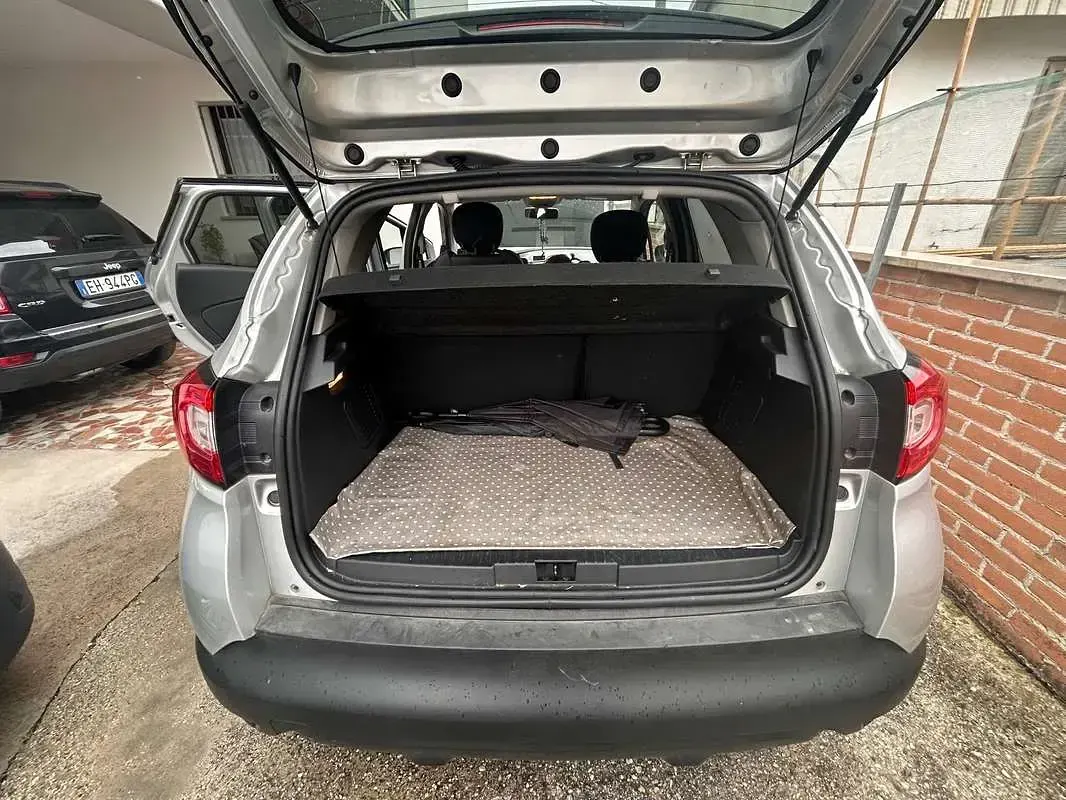 Usata Renault Captur 90 CV (66 kW) 2015 Argento SUV