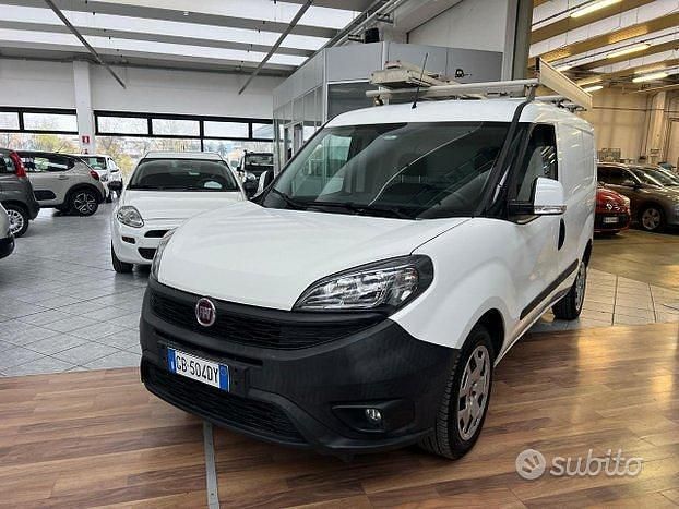 Usata Fiat Doblò Lounge 120 CV (88 kW) 2020 Grigio Monovolume