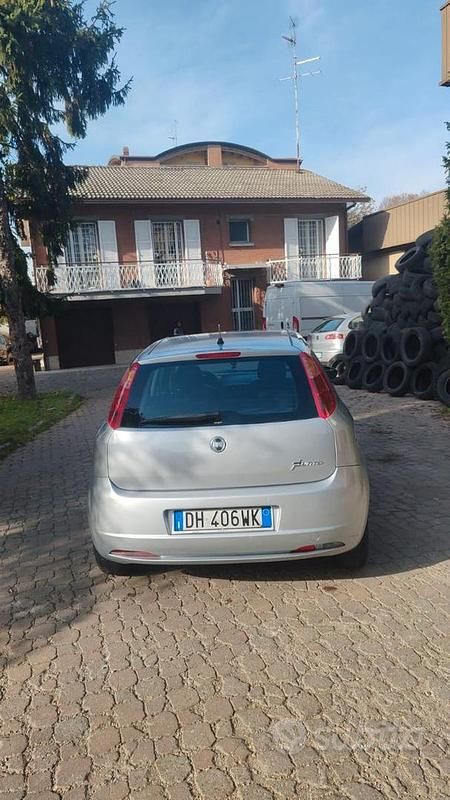 Usata Fiat Grande Punto 65 CV (47 kW) 2007 Grigio Utilitaria