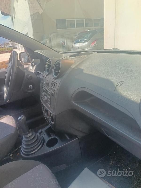 Usata Ford Fiesta 2008 Nero Utilitaria