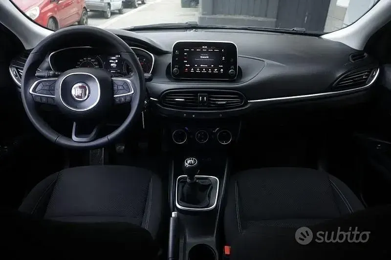 Usata Fiat Tipo Lounge 120 CV (88 kW) 2020 Blu scuro Station wagon