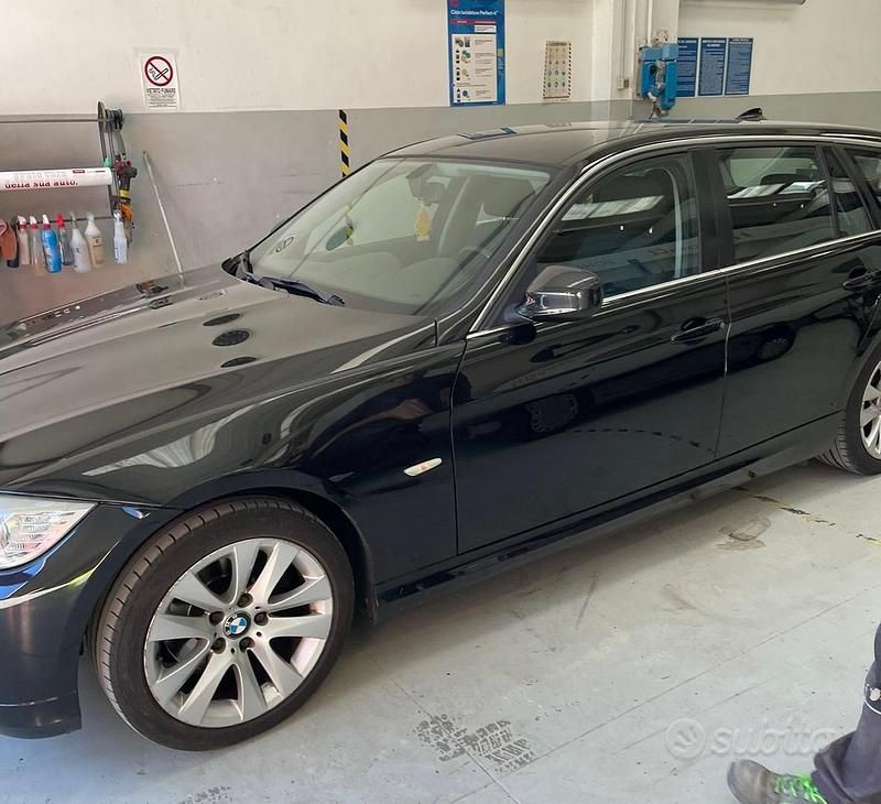 Usata BMW 320 150 CV (110 kW) 2011 Nero Station wagon