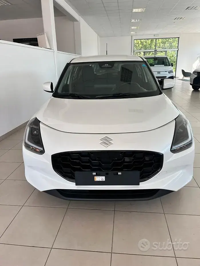 Nuova Suzuki Swift 83 CV (61 kW) 2026 Bianco Utilitaria