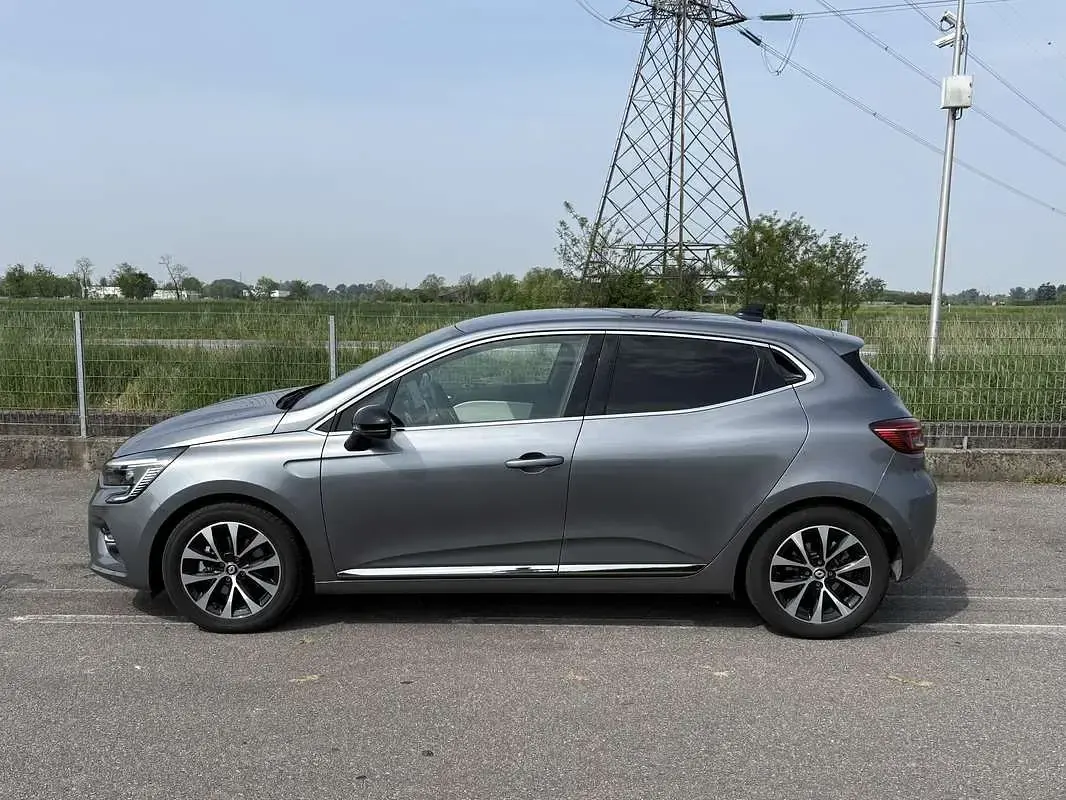 Usata Renault Clio V Techno 144 CV (105 kW) 2023 Grigio Berlina