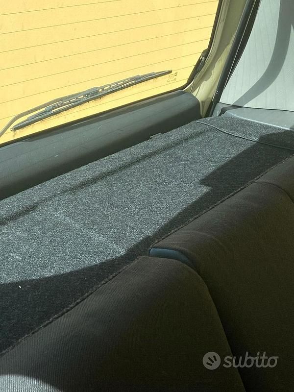 Usata Opel Agila 65 CV (47 kW) 2012 Giallo Utilitaria