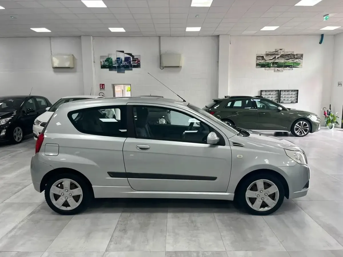 Usata Chevrolet Aveo 84 CV (61 kW) 2009 Argento Berlina