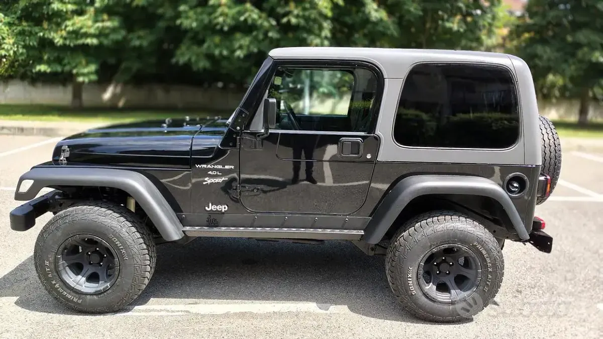 Usado Jeep Wrangler Sport 177 HP (130 kW) 2000 SUV