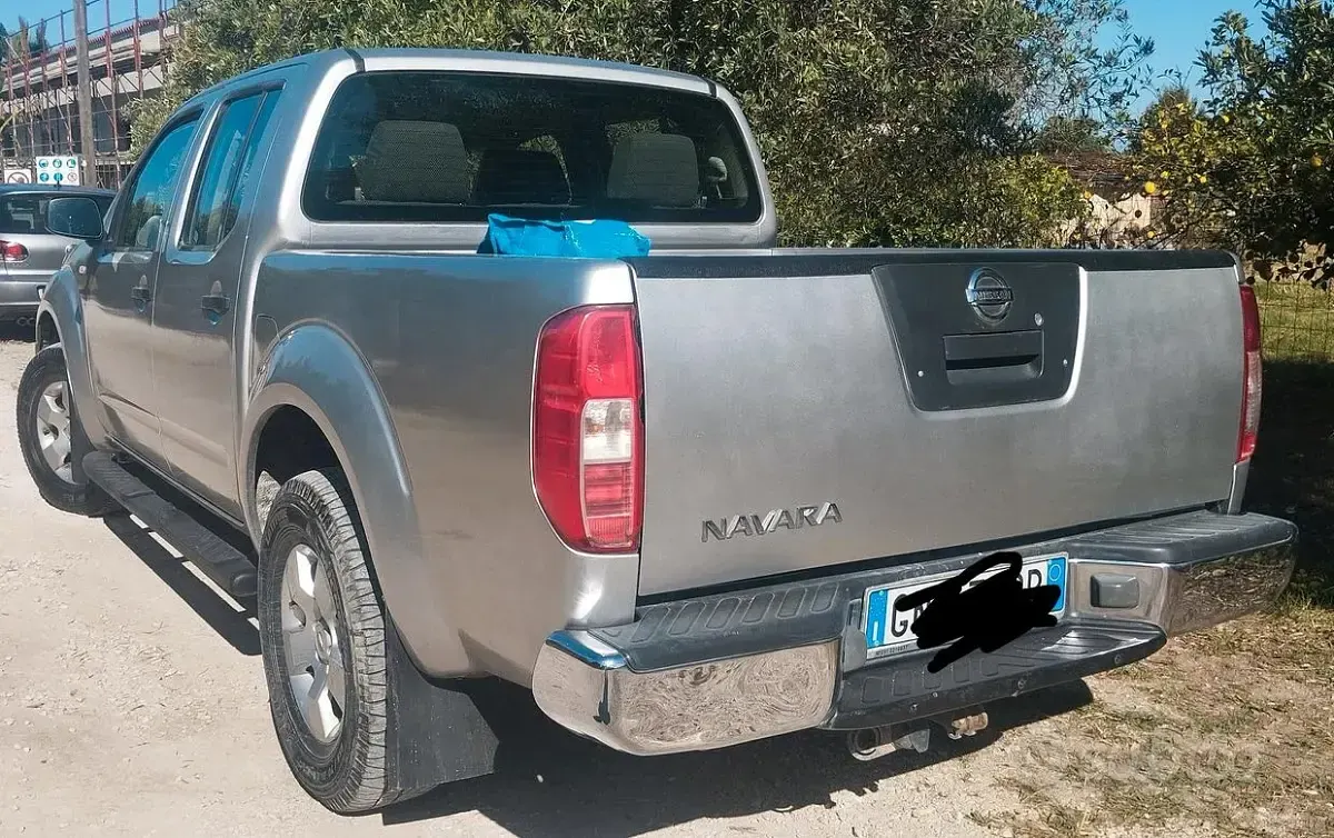 Usata Nissan Navarra 190 CV (139 kW) 2010 Grigio SUV