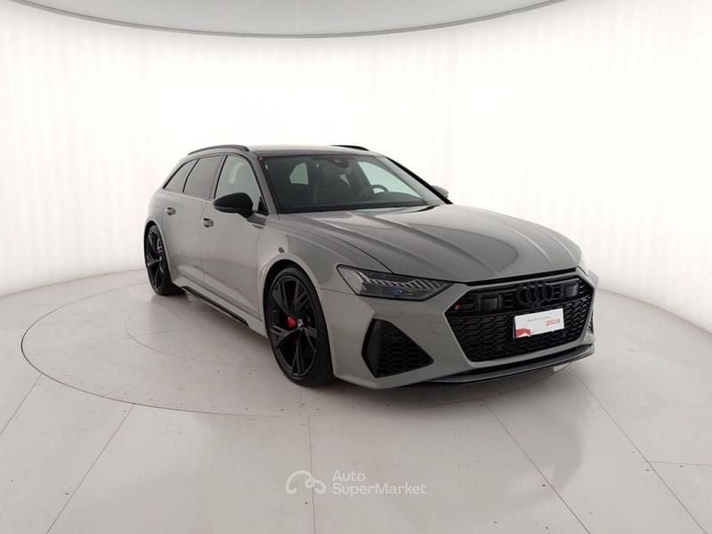 Usata Audi RS6 Comfort 600 CV (441 kW) 2022 Grigio pastello Station wagon