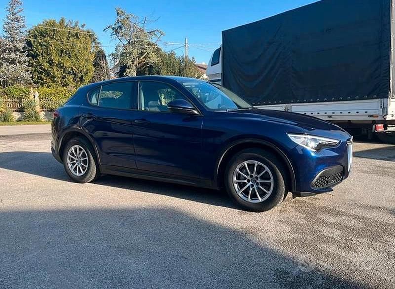 Usata Alfa Romeo Stelvio 160 CV (117 kW) 2019 Blu SUV