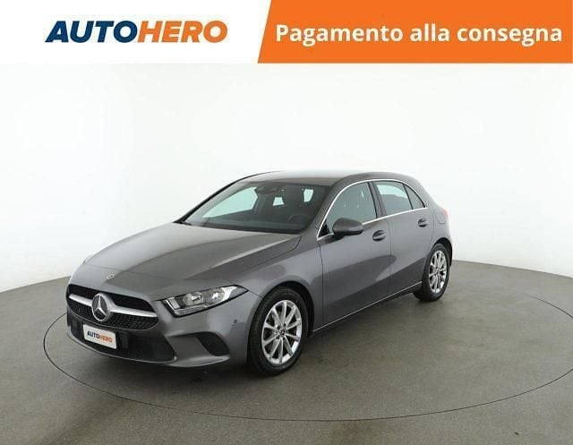 Grigio Usata 2019 Mercedes A160 Tre volumi | 21.599 € (Buon prezzo) - Immagine 1/2