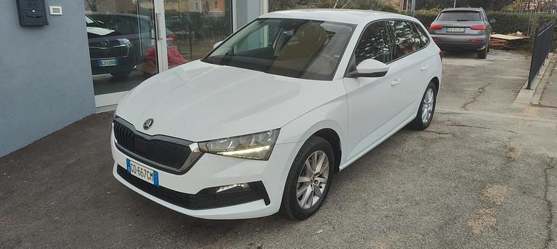 Usata Skoda Scala Ambition 115 CV (84 kW) 2020 Bianco Utilitaria