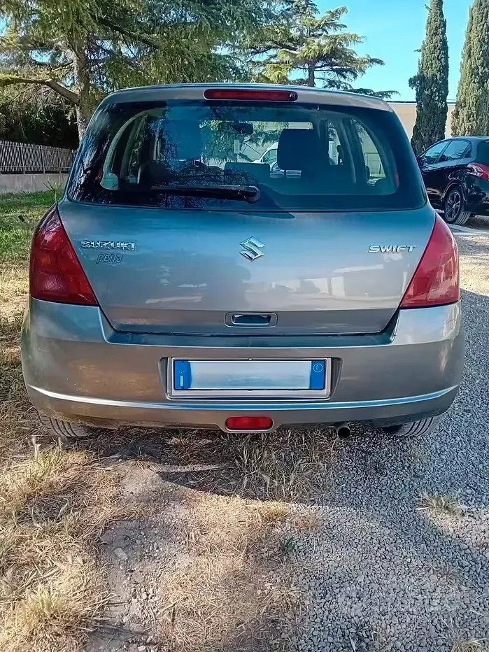 Usata Suzuki Swift GLX 92 CV (67 kW) 2005 Grigio Utilitaria