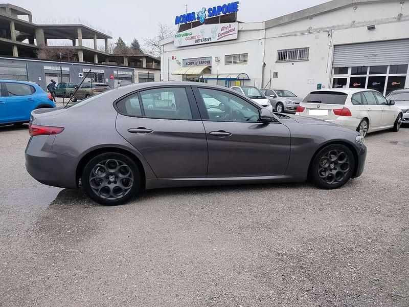 Usata Alfa Romeo Giulia Super 179 CV (131 kW) 2017 Grigio Berlina