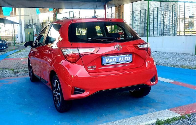 Usata Toyota Yaris 72 CV (52 kW) 2020 Rosso Berlina