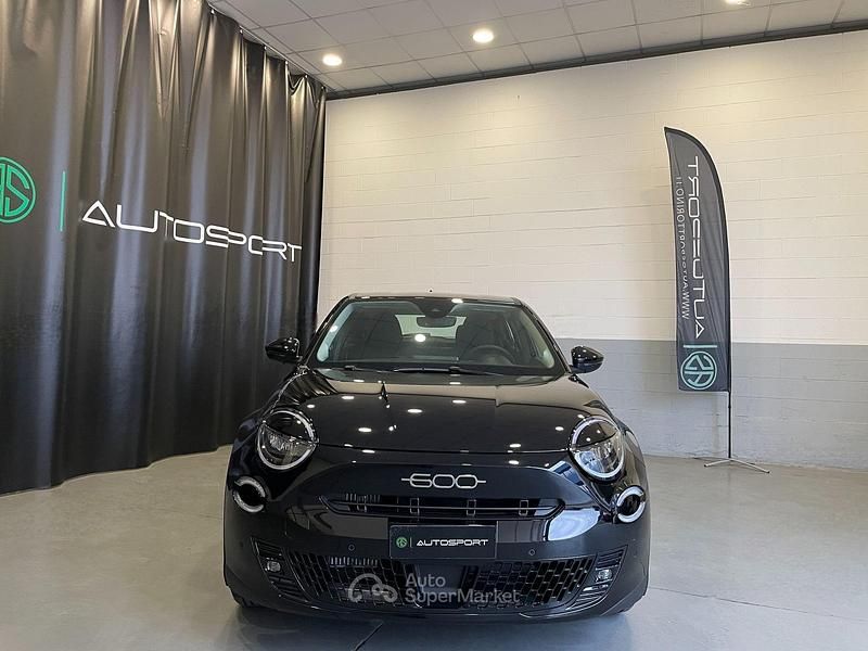 Nuova Fiat 600 Icon 110 CV (80 kW) 2025 Nero SUV