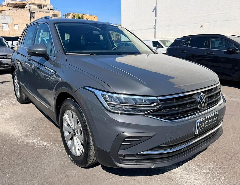 Usata VW Tiguan Life 150 CV (110 kW) 2024 Grigio SUV
