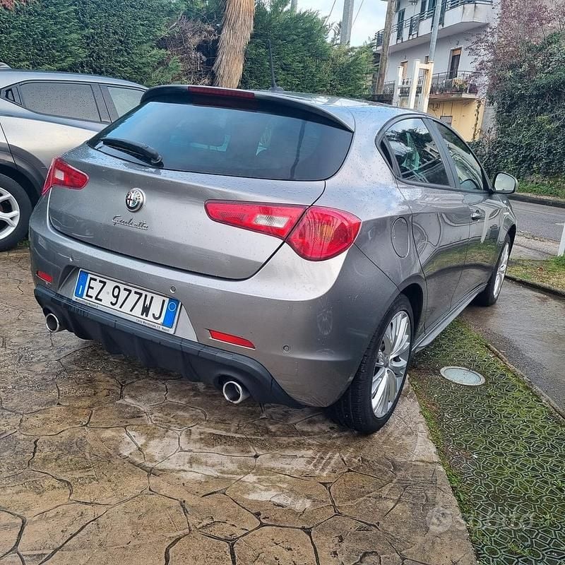 Usata Alfa Romeo Giulietta Exclusive 175 CV (128 kW) 2015 Grigio Berlina