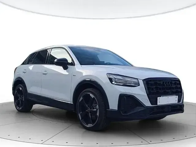 Usata Audi Q2 Comfort 116 CV (85 kW) 2024 Bianco ghiaccio metallizzato SUV